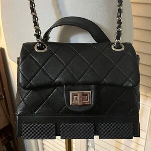 Chic Black Quilted Shoulder Bag with Chain Strap